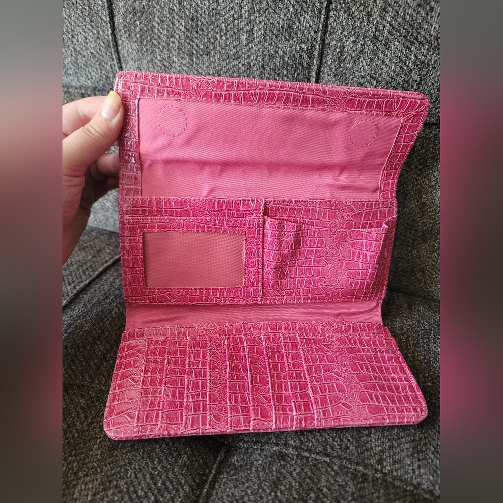 Kenneth Cole Reaction Hot Pink Croc Embossed Wallet - Picture 4 of 6
